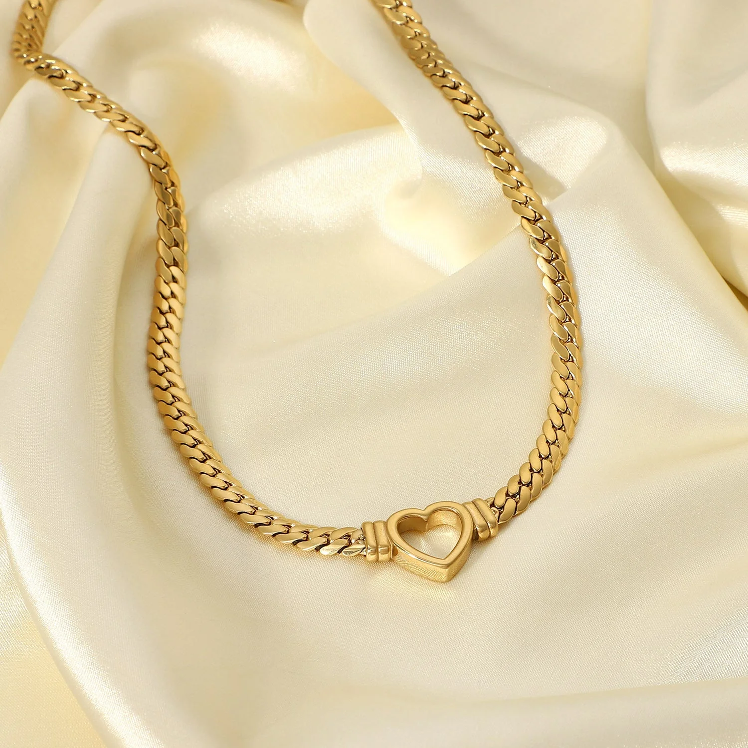 Cuore d'Amore Choker - Image 3